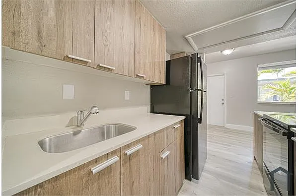 Building Photo - 16651 NE 18th Ave #55