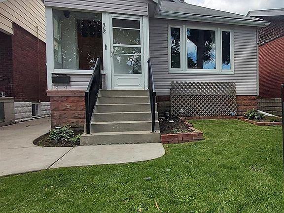 2nd image of 588 Irvine Ave