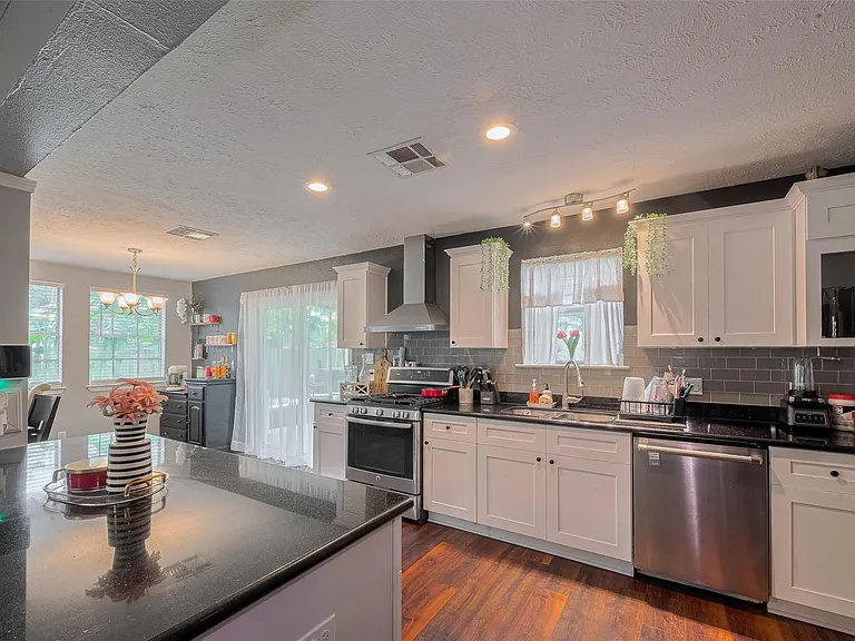 5514 Avenue M — Photo 15