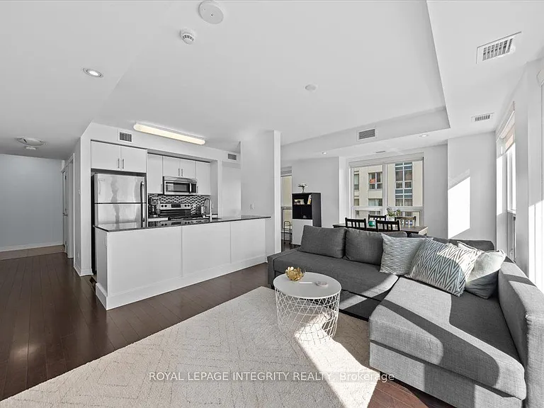 242 Rideau St #909 — Photo 4