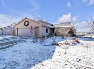 3387 E Oak Ln, Oak Creek, WI 53154