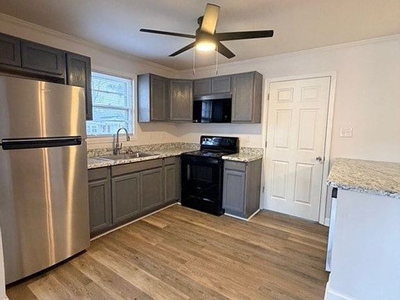 4th image of 1318 Lincoln Ave E