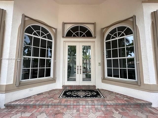 1st image of 2501 Poinciana Dr