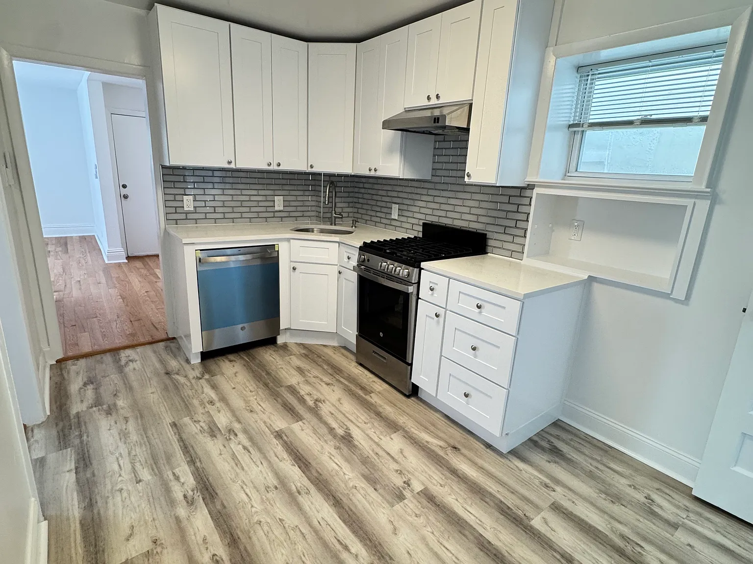 3 bed, 1700 sqft, $4,500 — Photo 2