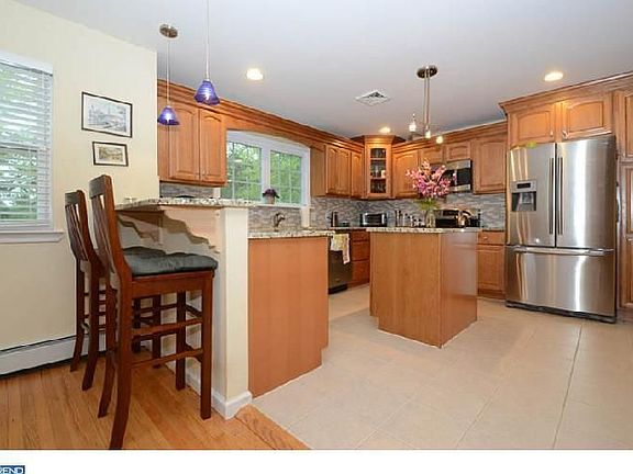 4th image of 2205 Hillside Dr