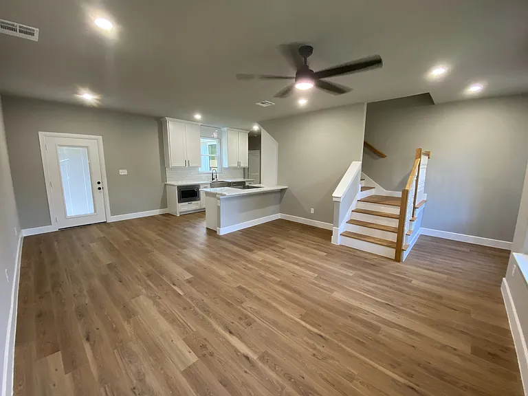 423 W Monterey St — Photo 5