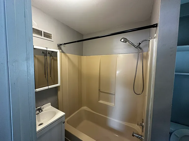 106 W Comanche Ave #2E — Photo 6
