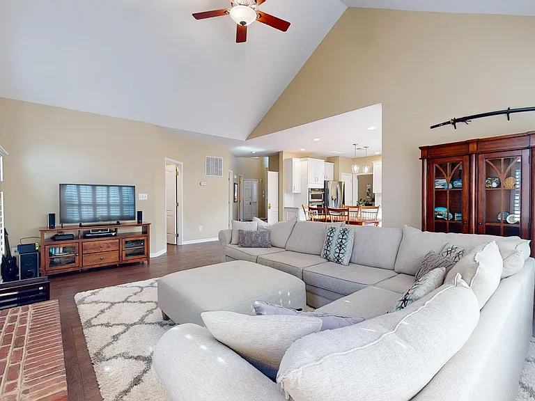 43911 Camellia St — Photo 20