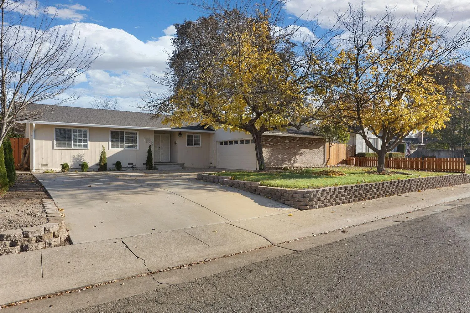 7138 Rosewood Dr photo 1