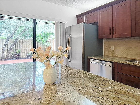 4th image of 748 NW 99th Cir #748