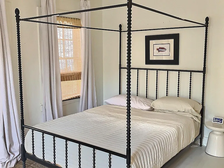 Master - Queen Bedroom