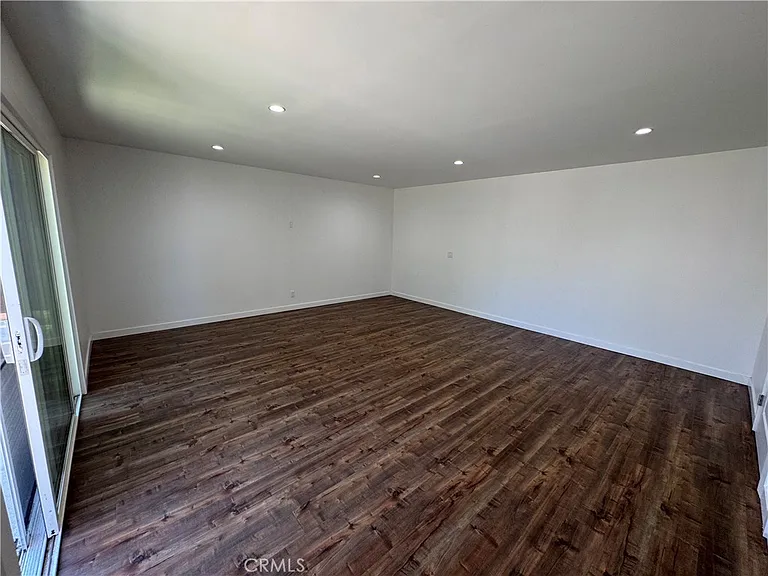 8739 Tyrone Ave — Photo 34