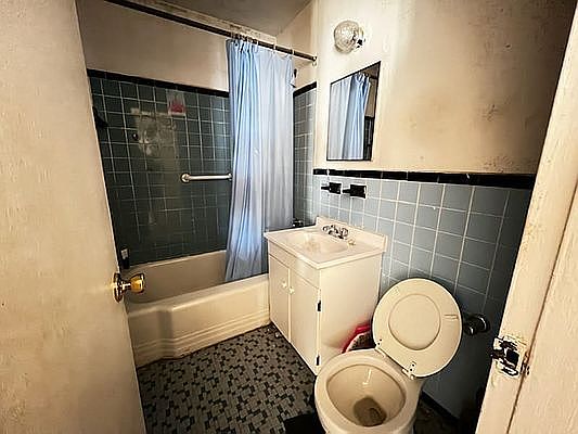 4th image of 4190 Bedford Ave #66