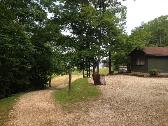 4th image of 302 Happy Hollow Dr