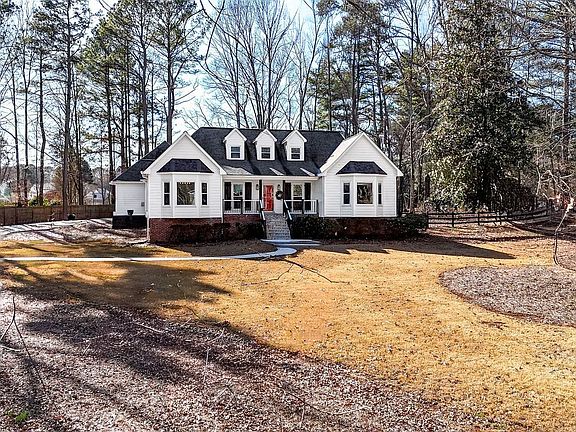 3rd image of 718 Robert Way