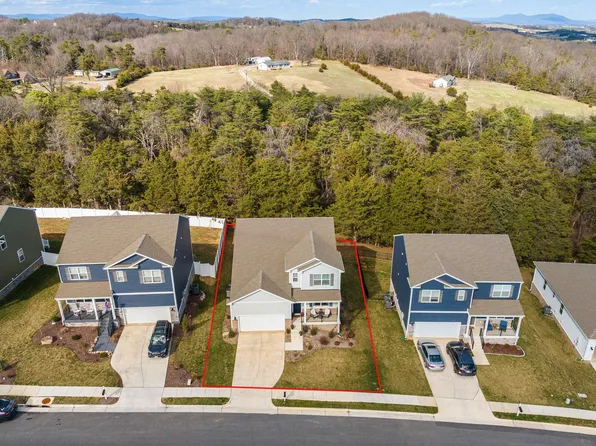 411 Stonewall Jackson Blvd, Staunton, VA 24401