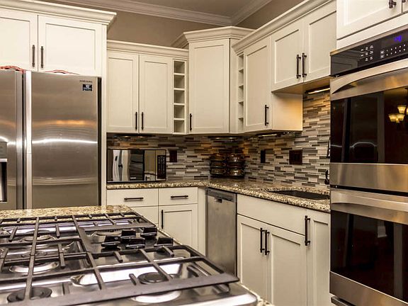 3rd image of 325 Bryson Ln