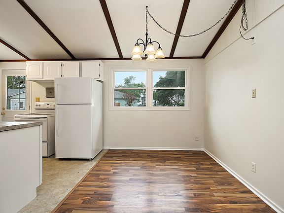 4th image of 134 Fern Dr