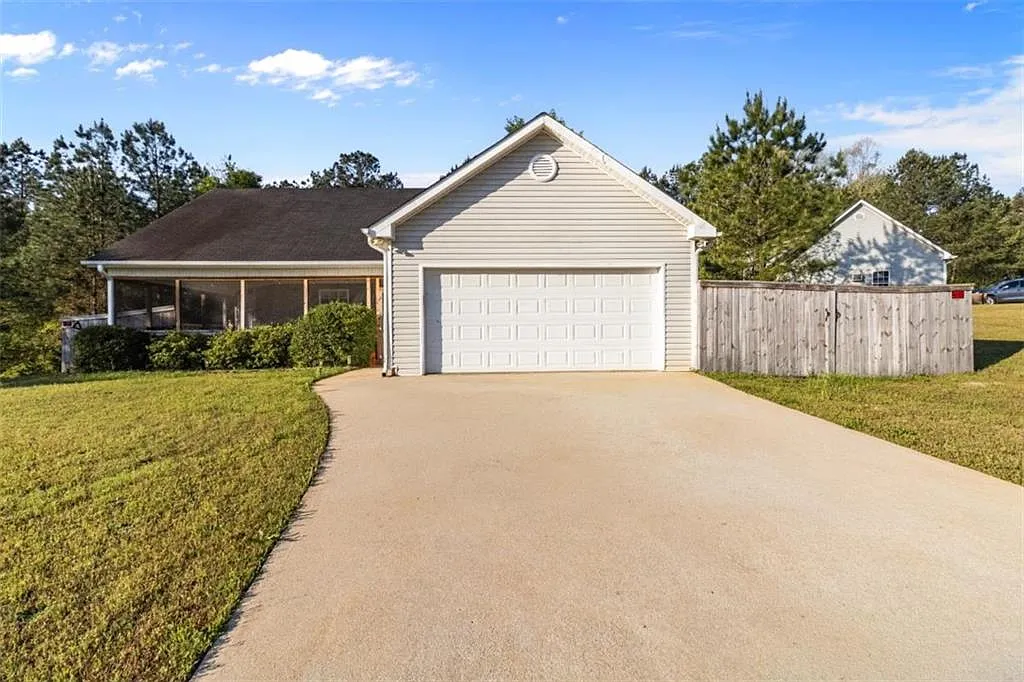 4 bed, 2058 sqft, $2,500 — Photo 1