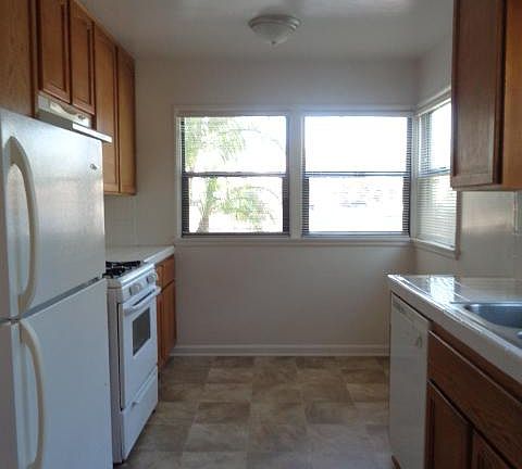 5th image of 220 Park Ave APT 1