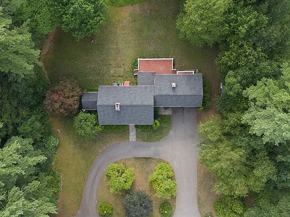 3rd image of 131 Montvale Rd