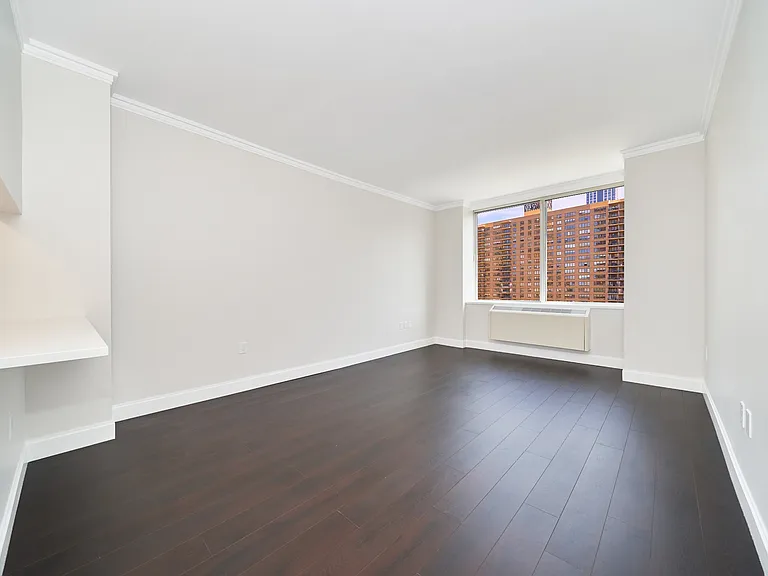160 Riverside Blvd #18F — Photo 3