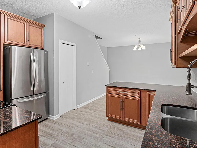 1234 Crystal Pl E — Photo 11
