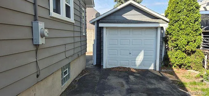 830 Knowles St — Photo 2