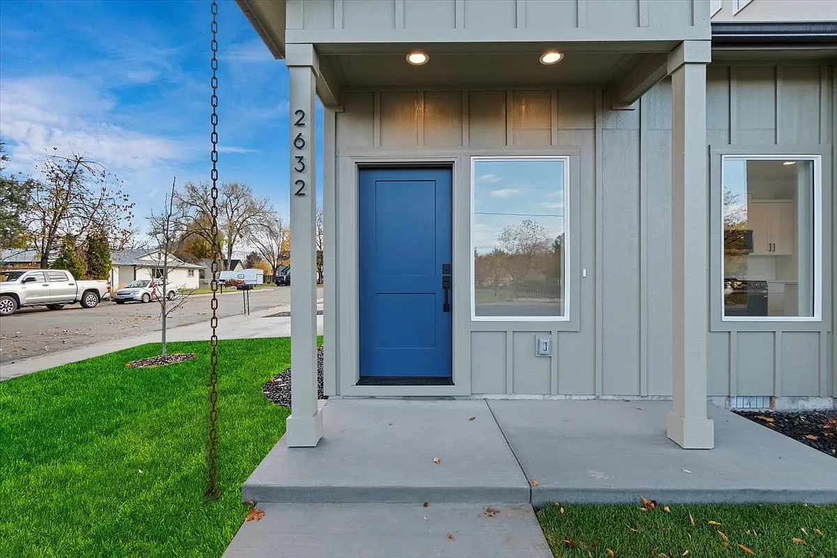 Building Photo - 7925 W Reno Way