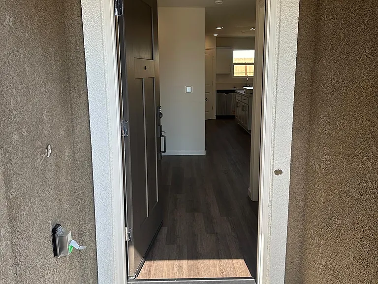 611 Skyler Ln — Photo 12