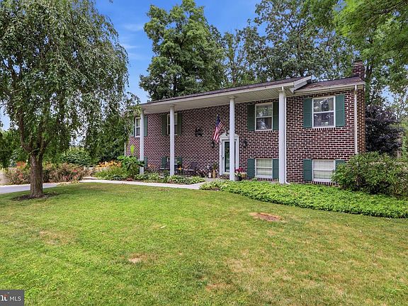 2nd image of 62 Laurel Dr