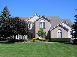 1158 Cobridge Dr, Rochester Hills, MI 48306