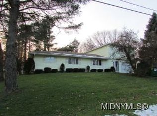 6 Woodburne Dr, Whitesboro, NY 13492