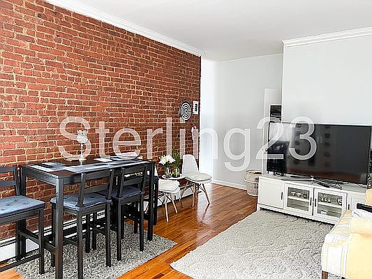 1st image of 4004 36th Ave #4A