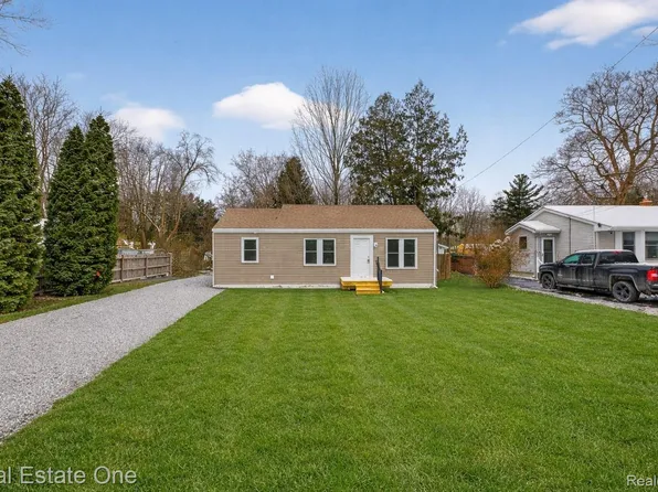 3267 Mills Acres St, Flint, MI 48506