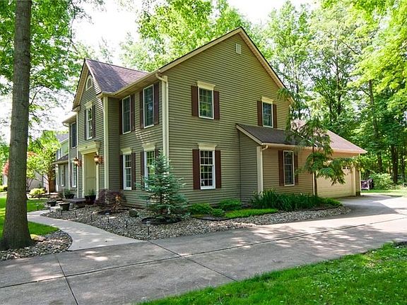 2nd image of 240 Bridgewater Cir