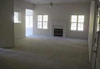2nd image of 1905 Lobelia Ln