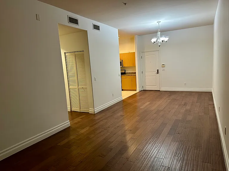 917 S New Hampshire Ave #211 — Photo 5