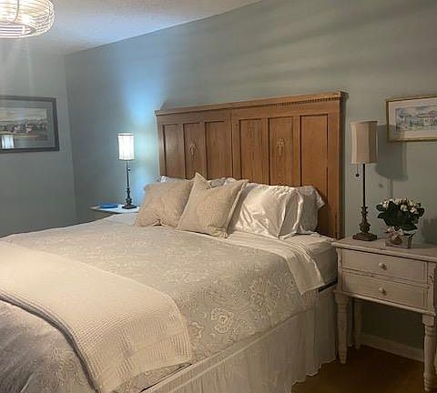 Master bedroom -Beautiful Pine pieces and designer touches