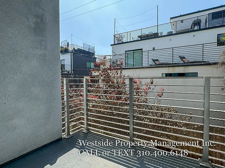 6546-6548 1/2 La Mirada Ave — Photo 5