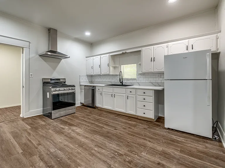 515 W Martin St — Photo 13