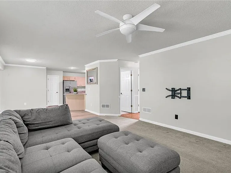608 Adam Cir — Photo 9