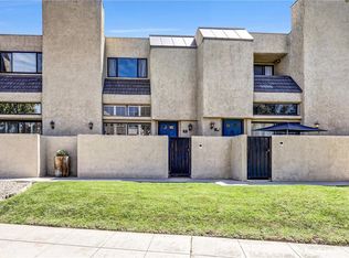 984 W Riverside Dr, Burbank, CA 91506