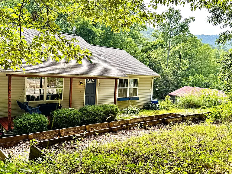 16 Frontier Ct — Photo 1