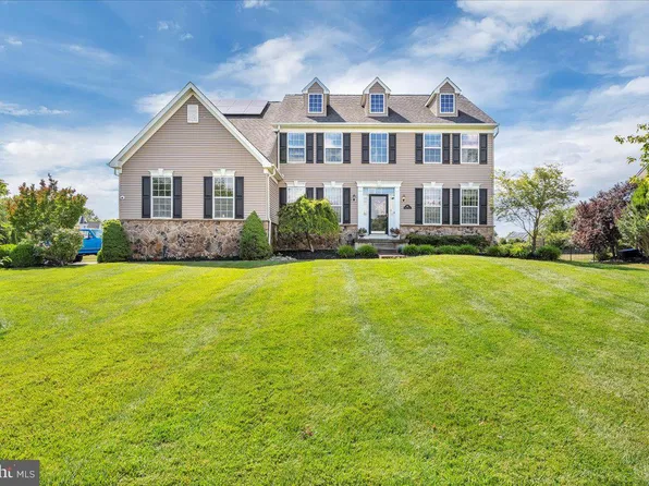 302 Rabbit Ct, Mullica Hill, NJ 08062