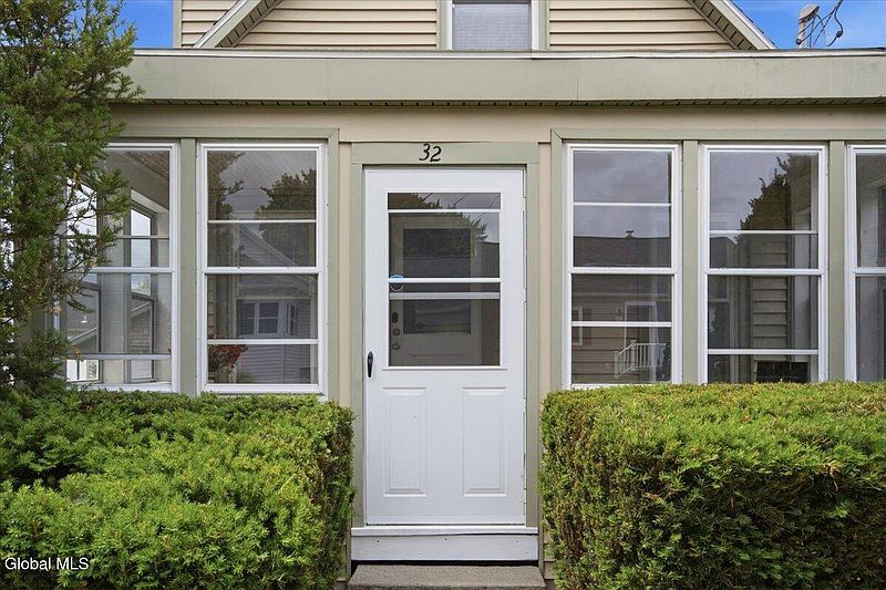 4th image of 32 Orchard Avenue