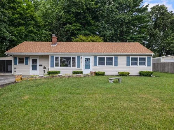 15 Pasadena Ct, Warwick, RI 02888