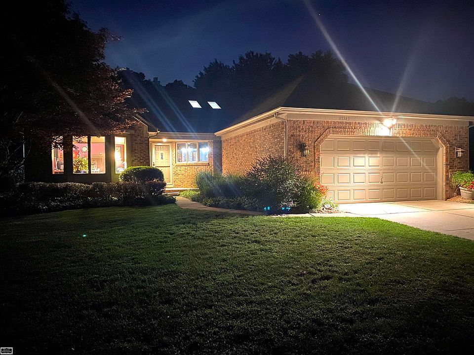 1st image of 43243 Riverway Dr