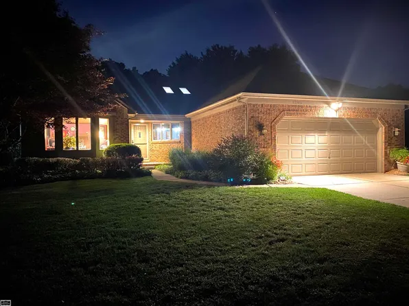 43243 Riverway Dr, Clinton Township, MI 48038