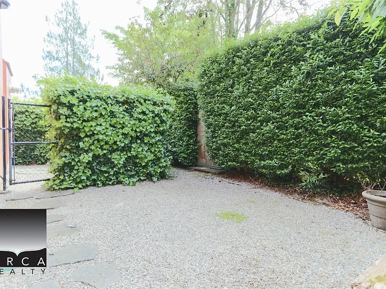 687 Beachview Dr — Photo 5